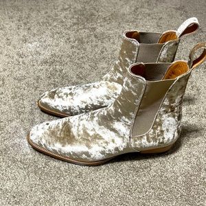 ORO THE REGGIO VELVET CHELSEA BOOTS. Size: 10.  NEVER WORN